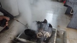 جهاز تنظيف بالبخار لتنظيف أجزاء المحركات بسرعة وفعالية